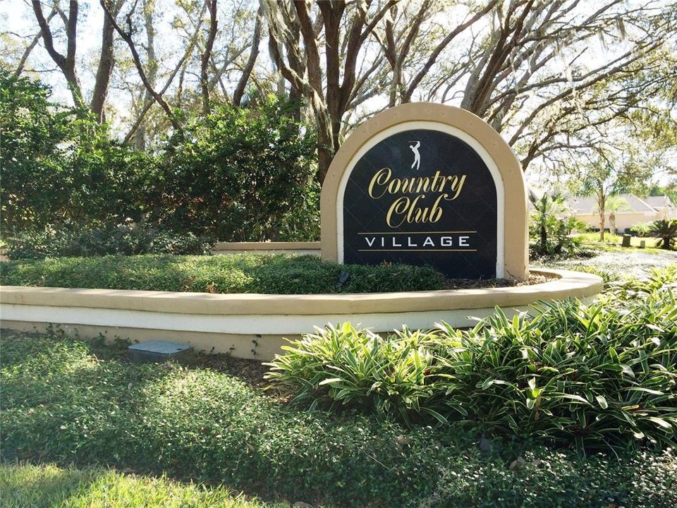 Entrance to Country Club Village at Tuscawilla