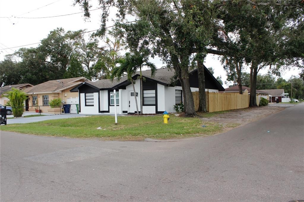 For Sale: $450,000 (3 beds, 2 baths, 1477 Square Feet)