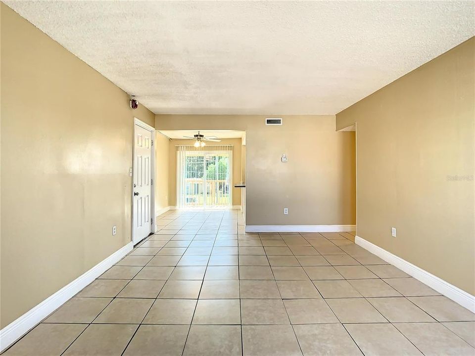 For Rent: $1,550 (2 beds, 1 baths, 992 Square Feet)