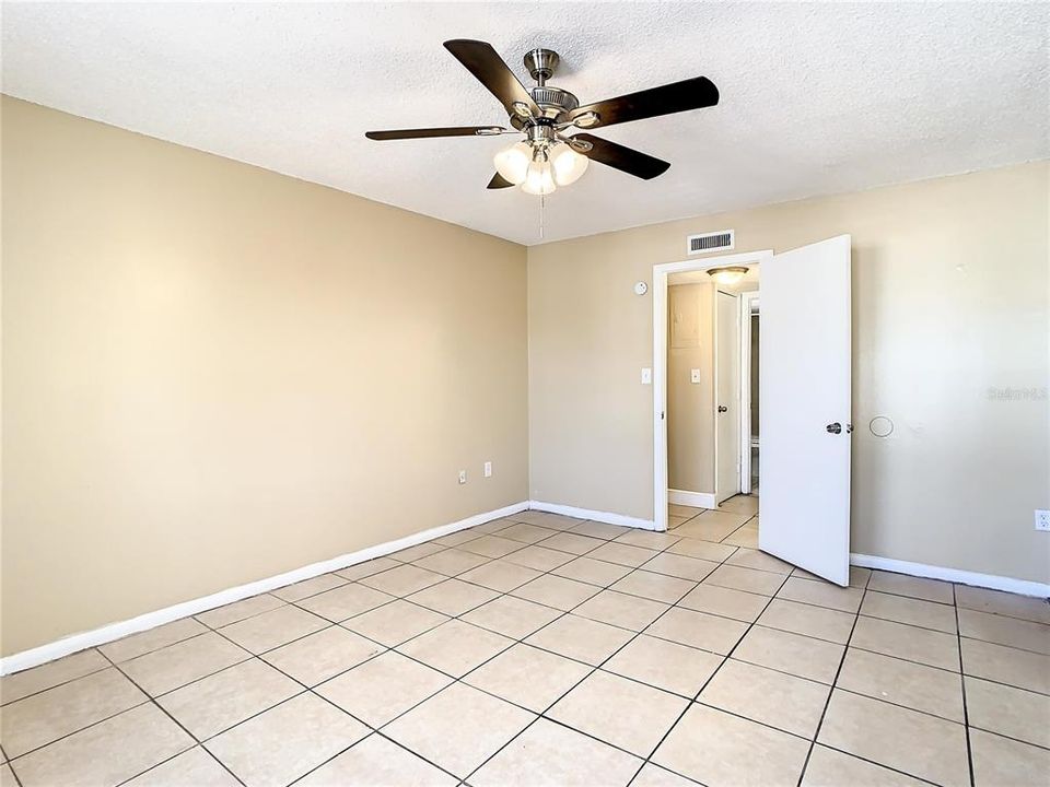 For Rent: $1,550 (2 beds, 1 baths, 992 Square Feet)