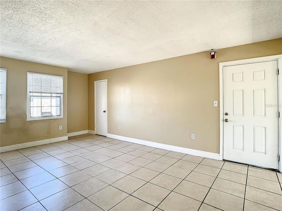 For Rent: $1,550 (2 beds, 1 baths, 992 Square Feet)