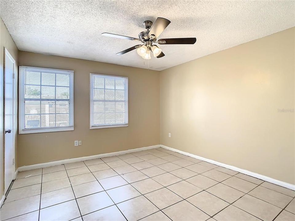 For Rent: $1,550 (2 beds, 1 baths, 992 Square Feet)