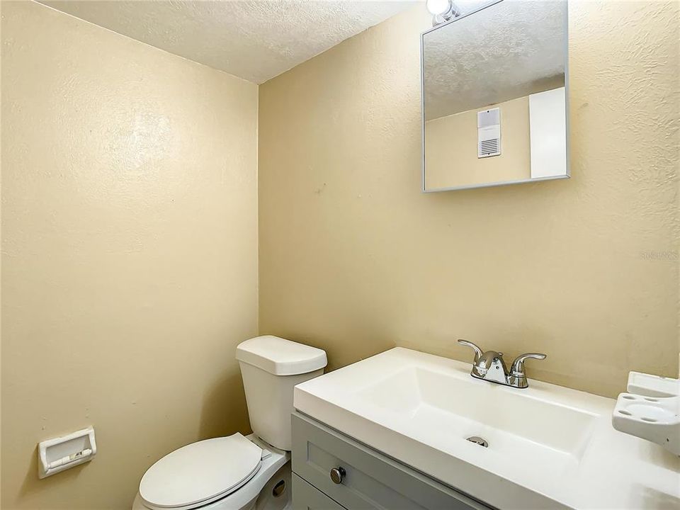 For Rent: $1,550 (2 beds, 1 baths, 992 Square Feet)