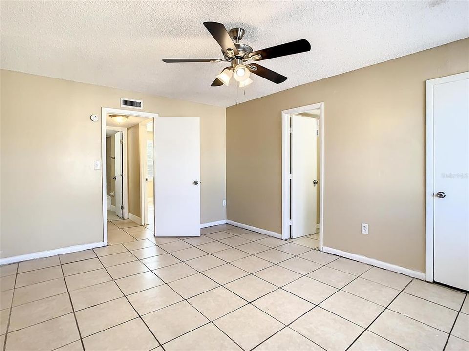 For Rent: $1,550 (2 beds, 1 baths, 992 Square Feet)