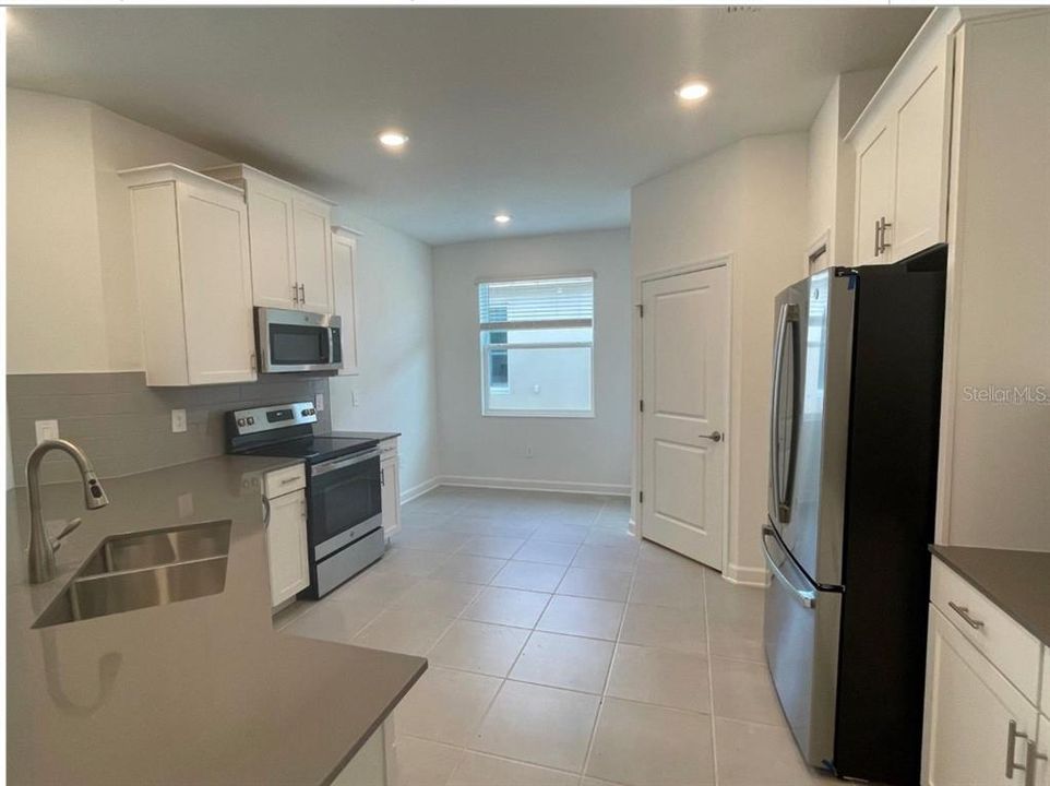 For Rent: $2,300 (3 beds, 2 baths, 1808 Square Feet)