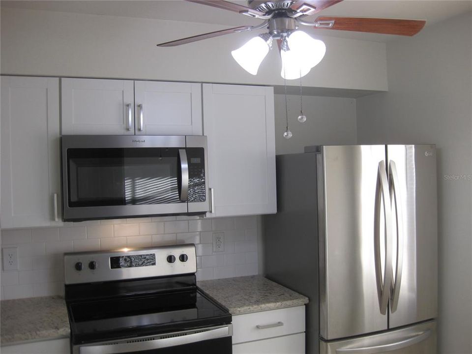 For Sale: $199,777 (2 beds, 1 baths, 875 Square Feet)