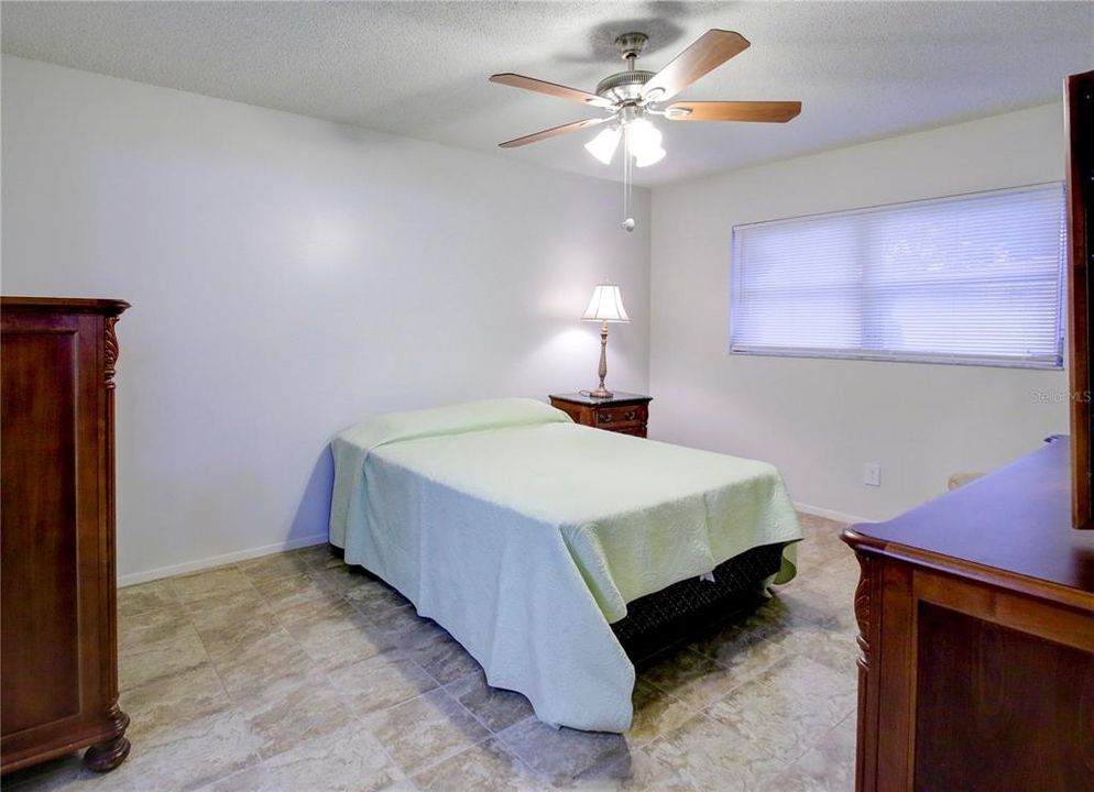 For Sale: $199,777 (2 beds, 1 baths, 875 Square Feet)