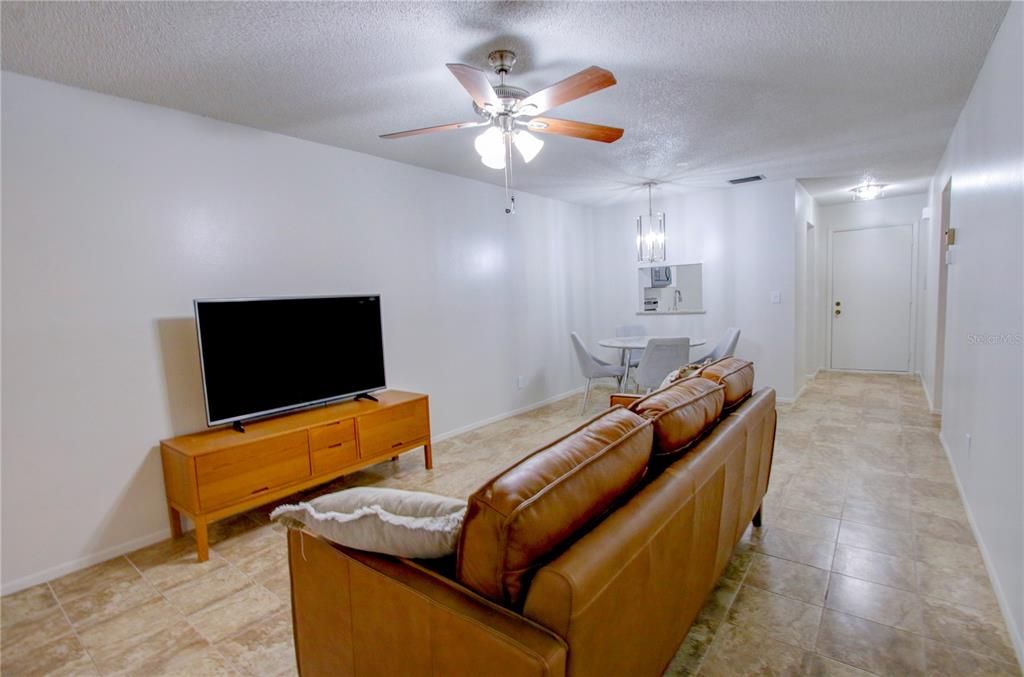 For Sale: $199,777 (2 beds, 1 baths, 875 Square Feet)