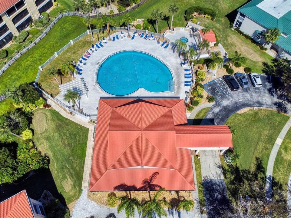 Main pool/w hot tub and clubhouse.