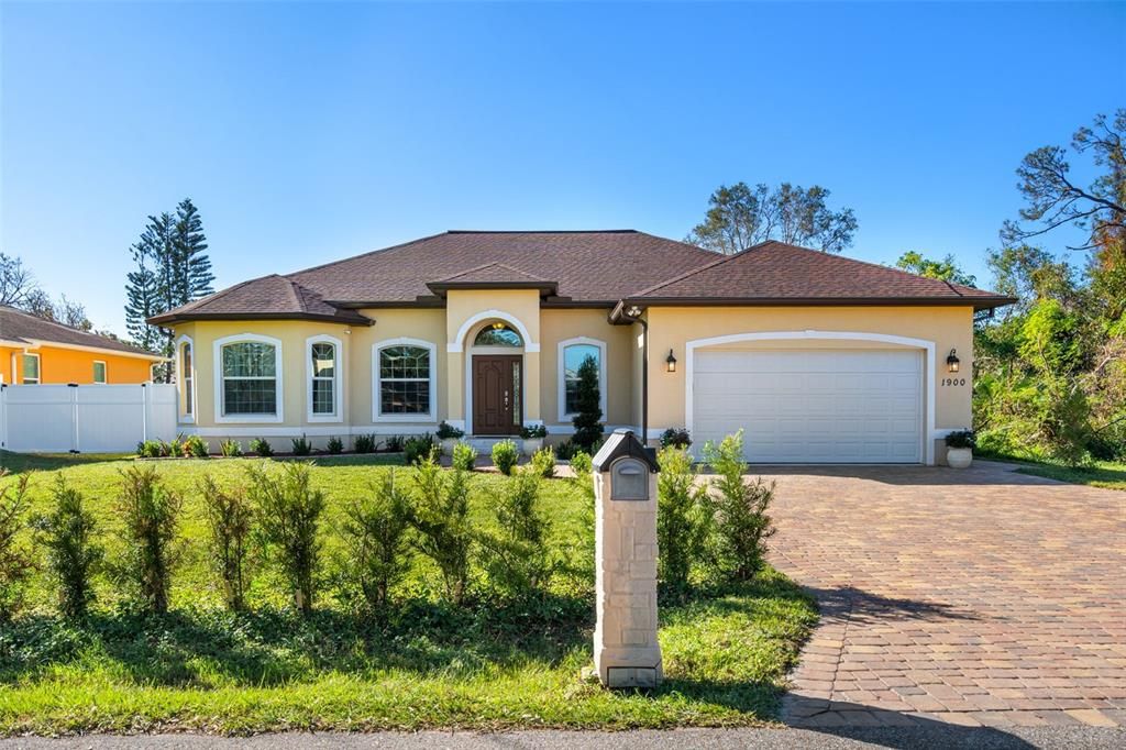 For Sale: $876,000 (3 beds, 2 baths, 2026 Square Feet)