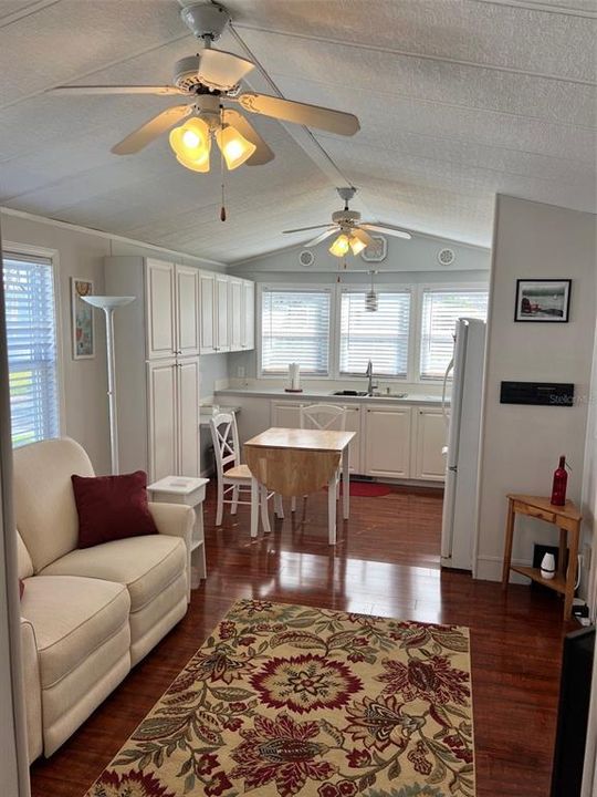 For Sale: $144,900 (1 beds, 1 baths, 408 Square Feet)