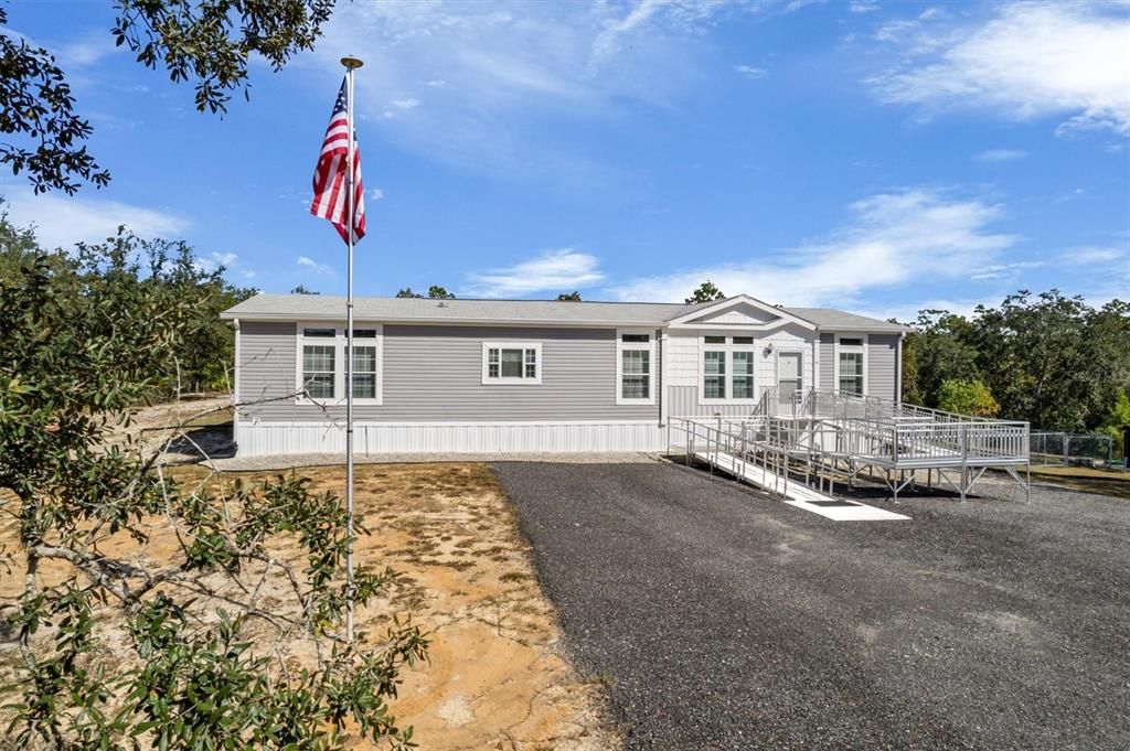 Recently Sold: $275,000 (3 beds, 2 baths, 1958 Square Feet)