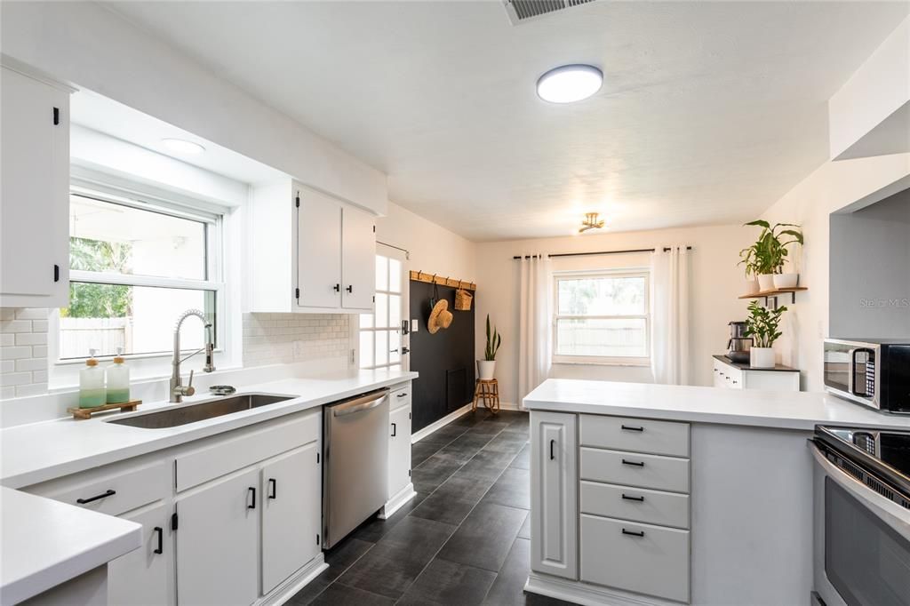 Active With Contract: $650,000 (3 beds, 2 baths, 1403 Square Feet)