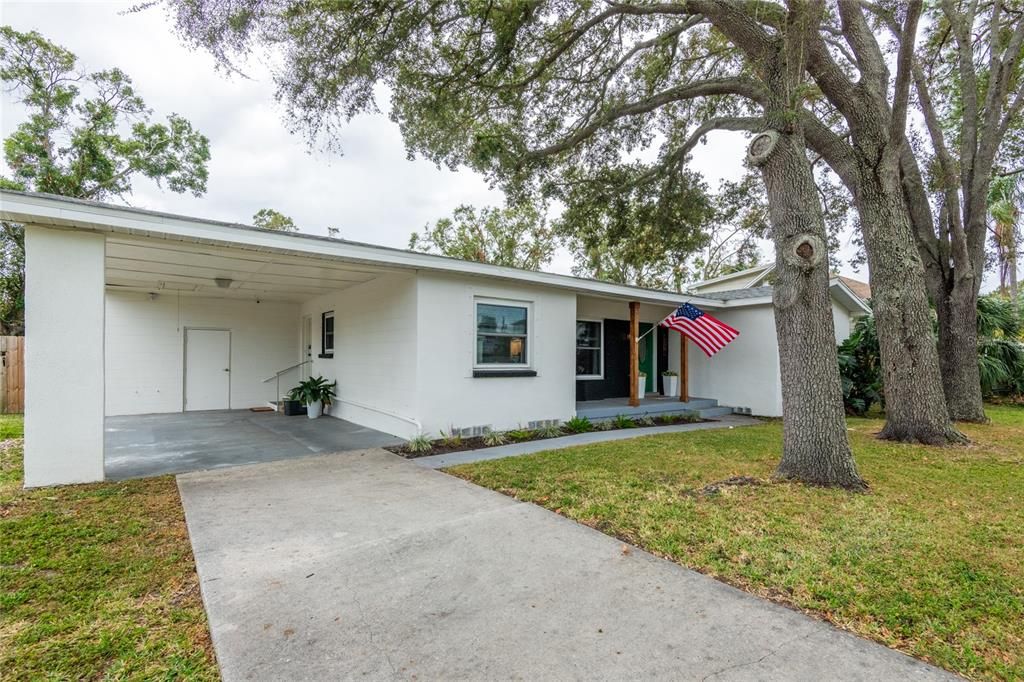 Active With Contract: $650,000 (3 beds, 2 baths, 1403 Square Feet)