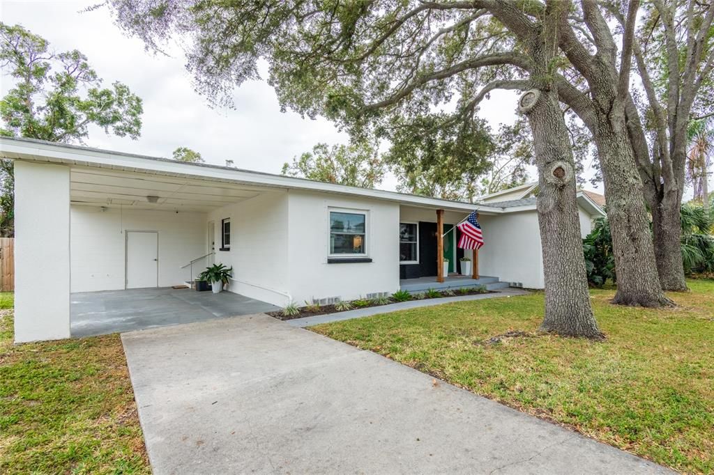 Active With Contract: $650,000 (3 beds, 2 baths, 1403 Square Feet)