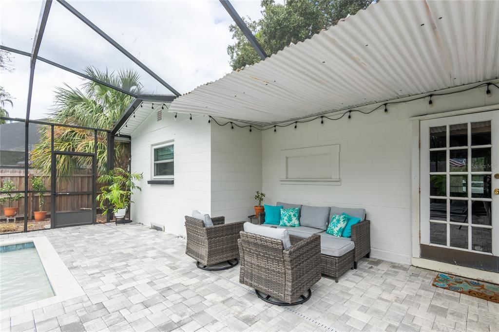 Active With Contract: $650,000 (3 beds, 2 baths, 1403 Square Feet)