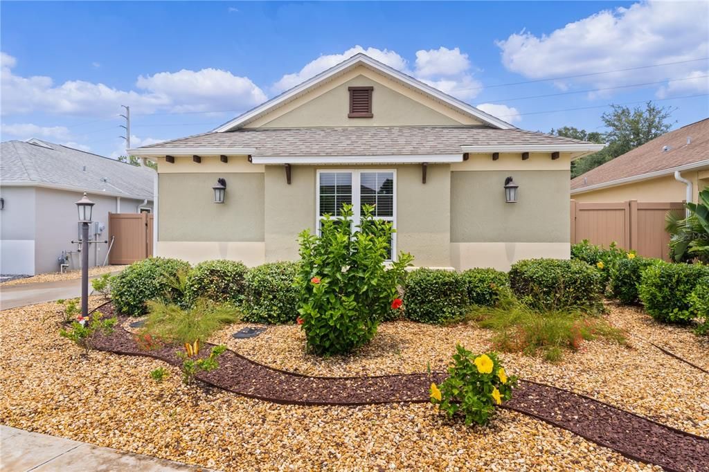 For Sale: $367,900 (3 beds, 2 baths, 1180 Square Feet)