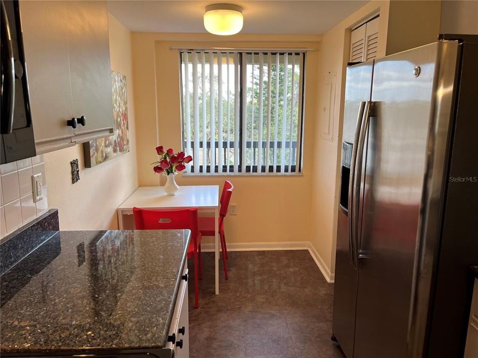 For Sale: $280,000 (2 beds, 2 baths, 1125 Square Feet)