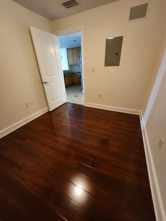 For Rent: $2,350 (1 beds, 2 baths, 980 Square Feet)