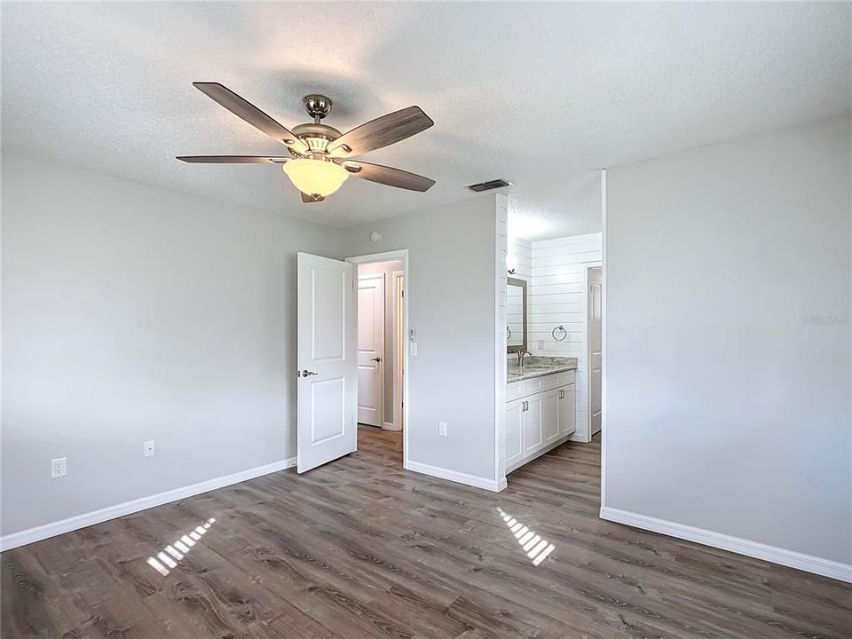 For Sale: $229,900 (2 beds, 2 baths, 1144 Square Feet)