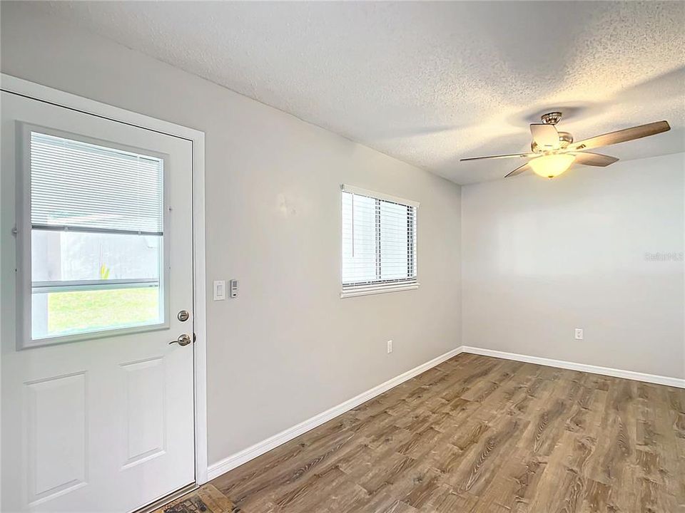 For Sale: $229,900 (2 beds, 2 baths, 1144 Square Feet)