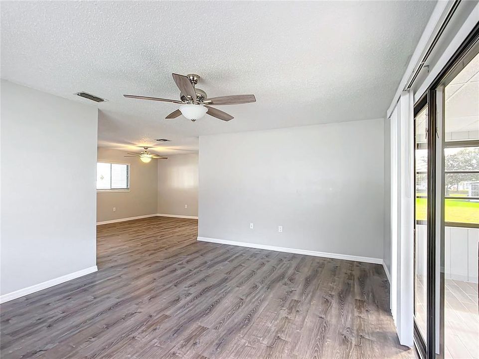 For Sale: $229,900 (2 beds, 2 baths, 1144 Square Feet)