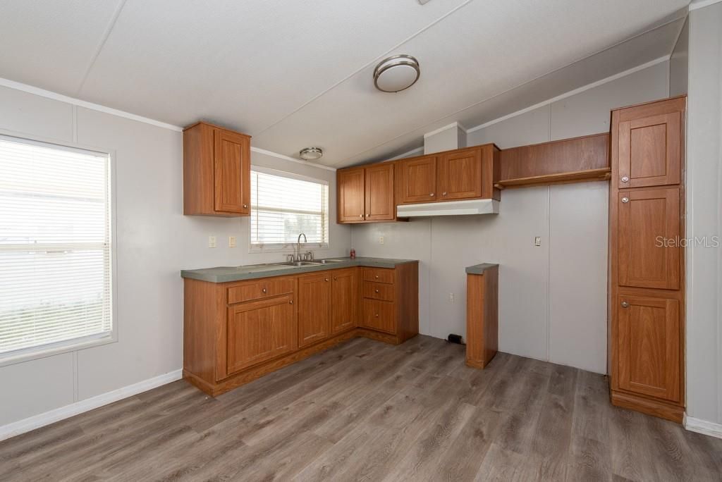 For Sale: $190,000 (3 beds, 2 baths, 1012 Square Feet)