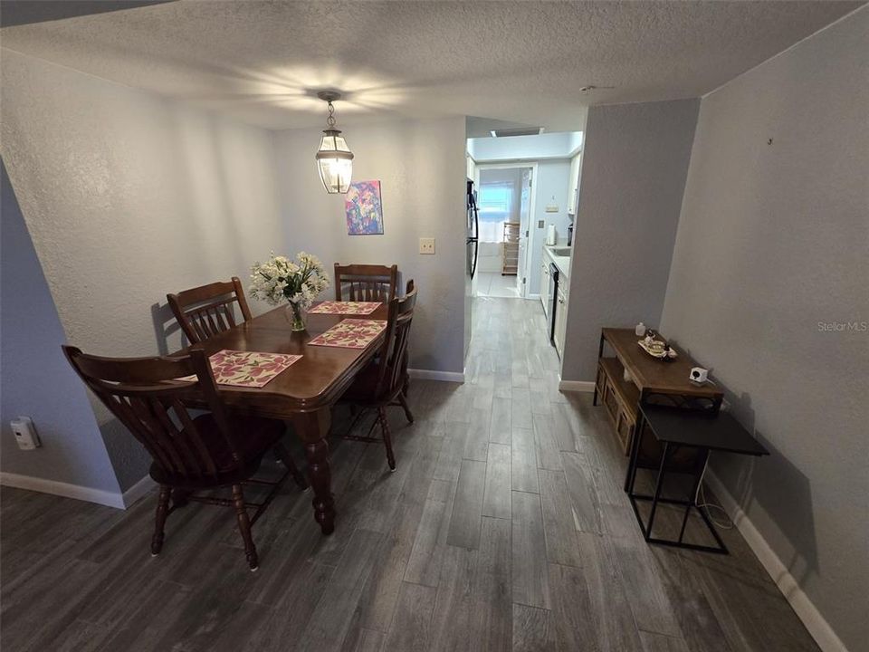 For Sale: $159,990 (2 beds, 2 baths, 940 Square Feet)