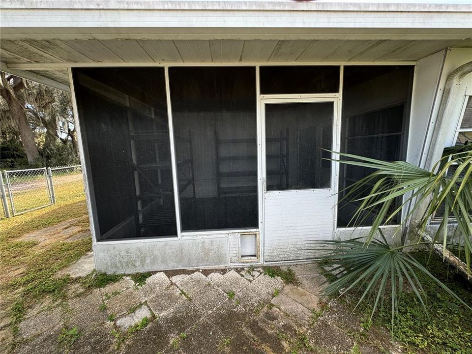 For Sale: $125,000 (2 beds, 2 baths, 1056 Square Feet)