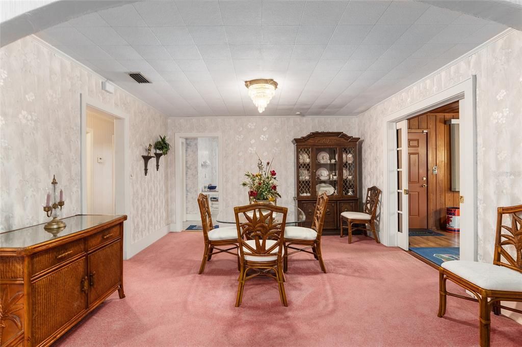 FORMAL DINING ROOM