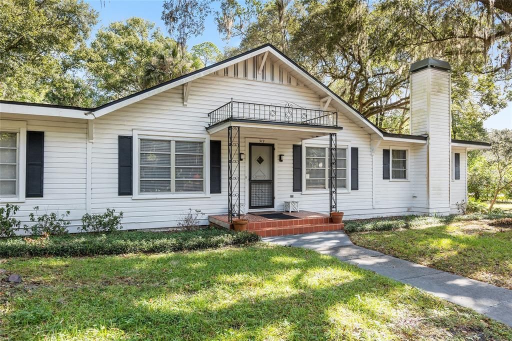 For Sale: $679,000 (3 beds, 2 baths, 2521 Square Feet)