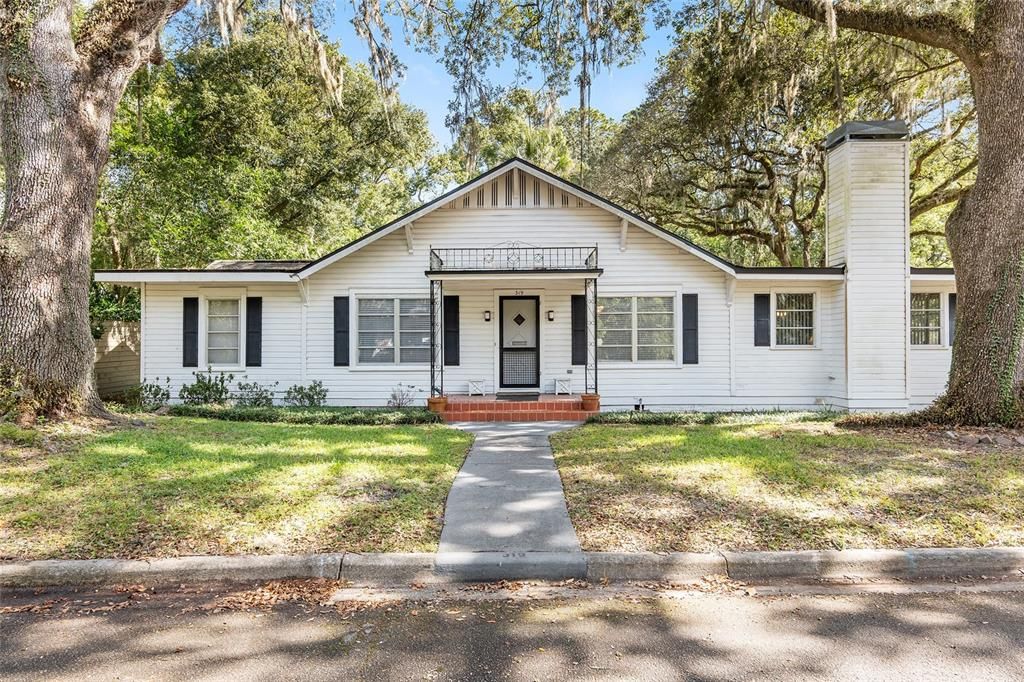 TRADITIONAL VINTAGE HOME LESS THAN 3 BLOCKS FROM STADIUM