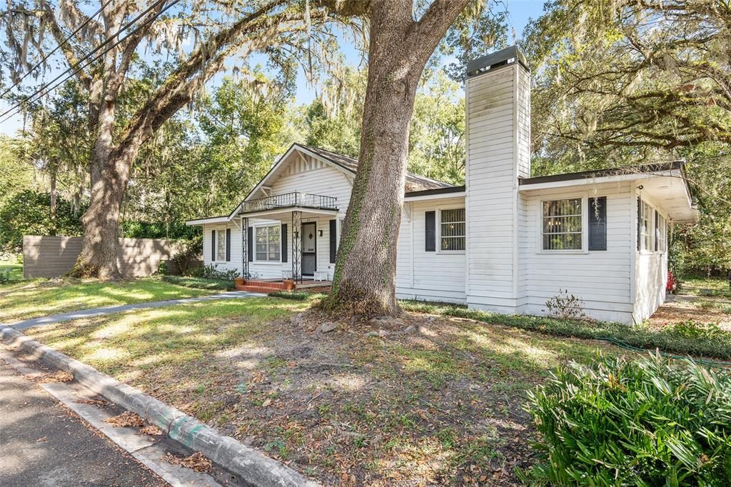 For Sale: $679,000 (3 beds, 2 baths, 2521 Square Feet)