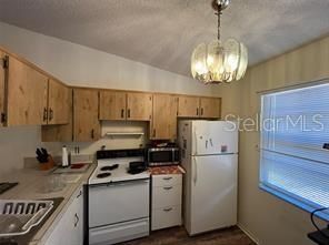 For Sale: $135,000 (2 beds, 1 baths, 894 Square Feet)