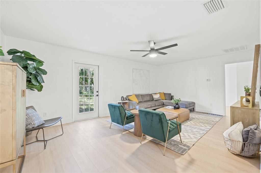 Active With Contract: $549,900 (3 beds, 2 baths, 1828 Square Feet)