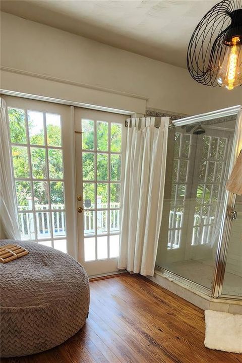 master bathroom (upstairs)