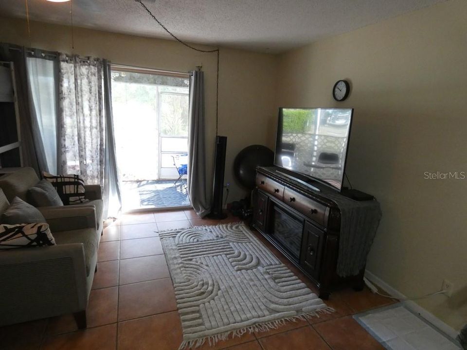 For Sale: $90,000 (2 beds, 1 baths, 870 Square Feet)