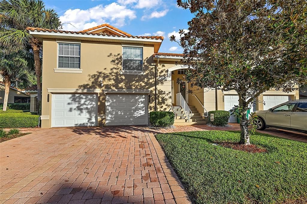 FRONT DRIVEWAY WITH SINGLE CAR GARAGE