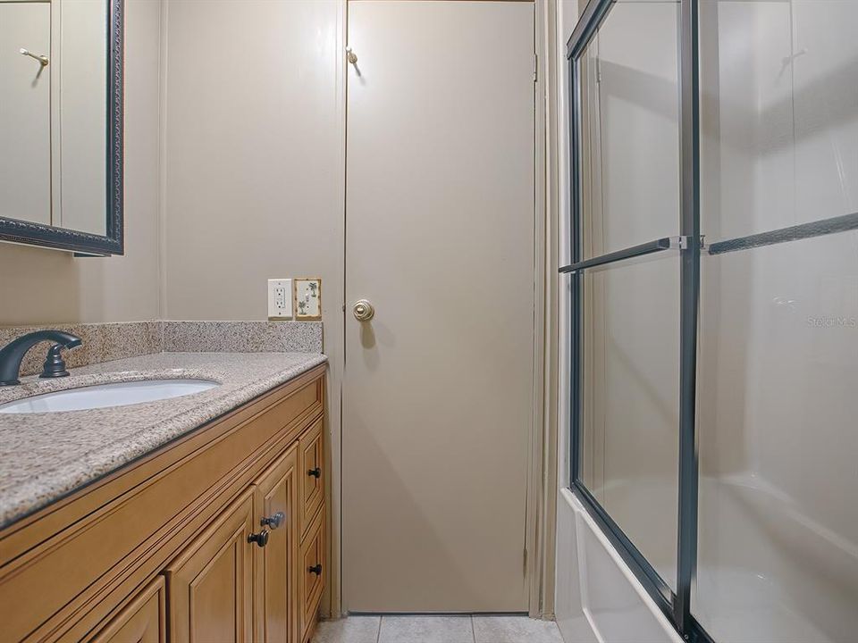 Guest Bathroom with Tub / Shower