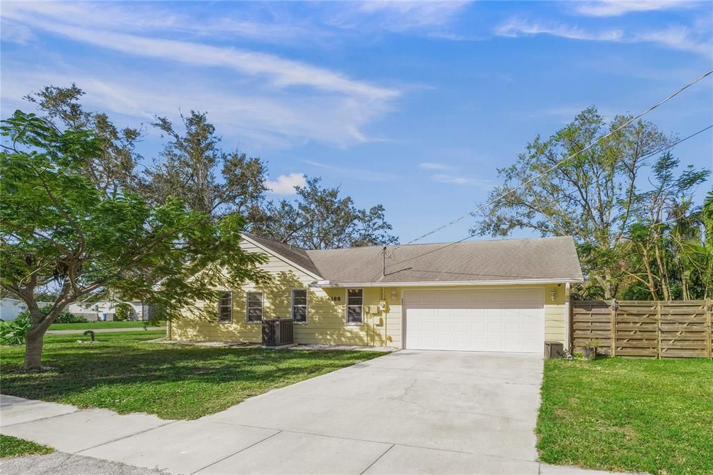 For Sale: $529,000 (3 beds, 2 baths, 1653 Square Feet)