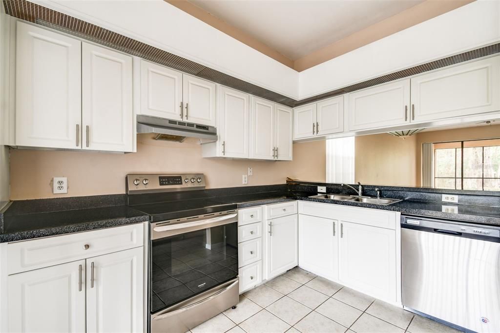 For Rent: $2,300 (2 beds, 2 baths, 1465 Square Feet)