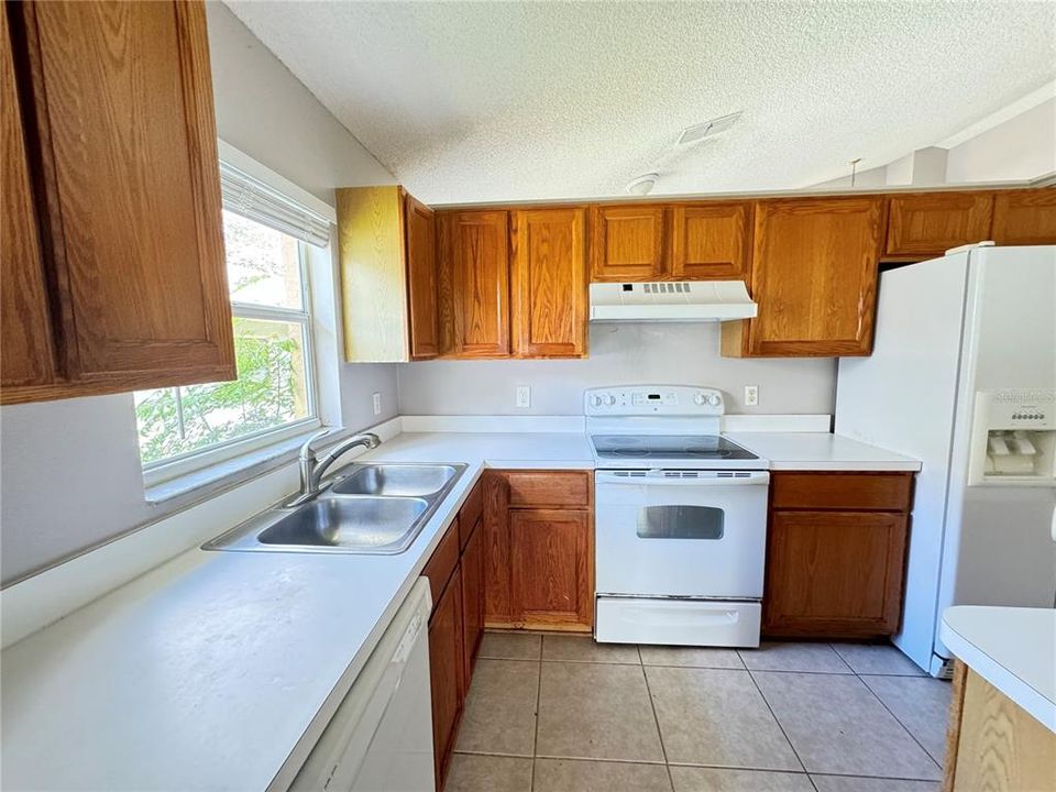 For Rent: $2,000 (3 beds, 2 baths, 1455 Square Feet)