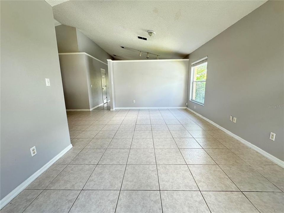 For Rent: $2,000 (3 beds, 2 baths, 1455 Square Feet)