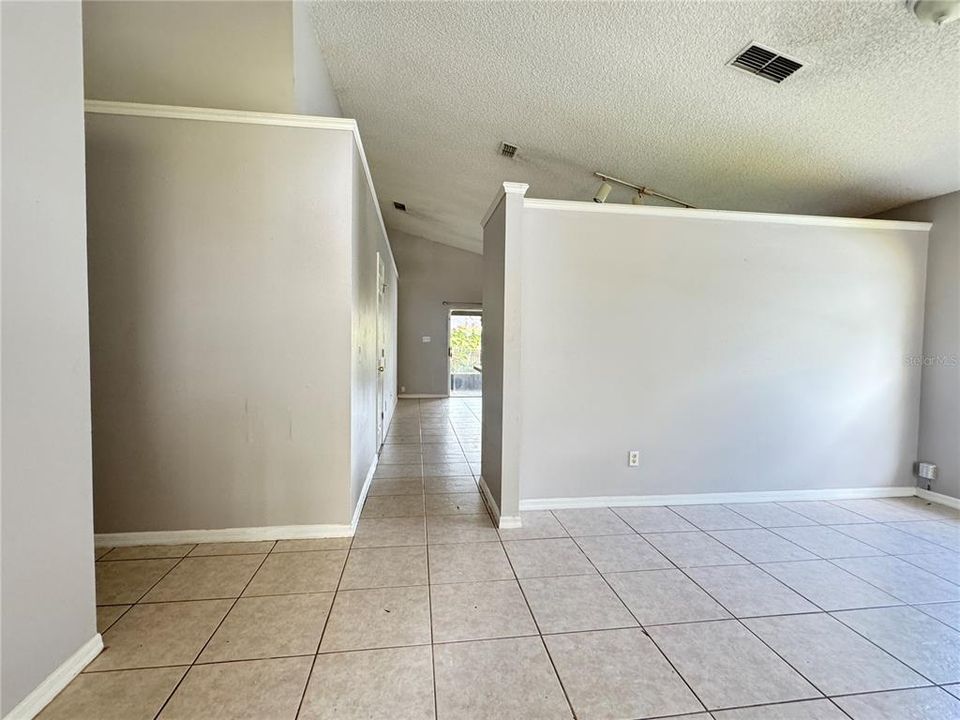 For Rent: $2,000 (3 beds, 2 baths, 1455 Square Feet)