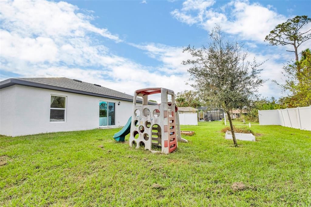 For Sale: $295,000 (3 beds, 2 baths, 1274 Square Feet)