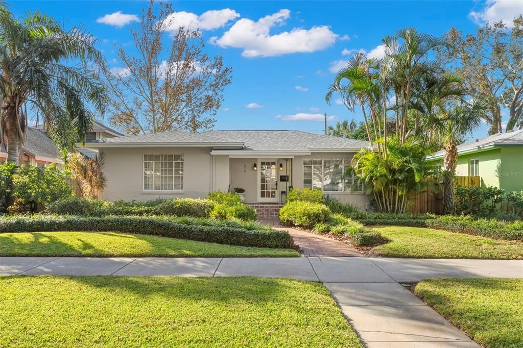 For Sale: $1,050,000 (3 beds, 3 baths, 1780 Square Feet)