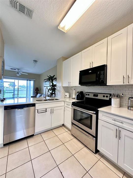 For Rent: $1,650 (2 beds, 2 baths, 988 Square Feet)