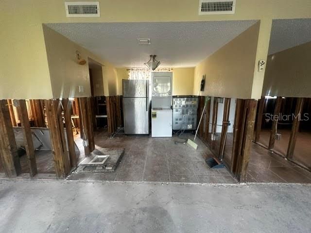 For Sale: $125,000 (2 beds, 2 baths, 1255 Square Feet)