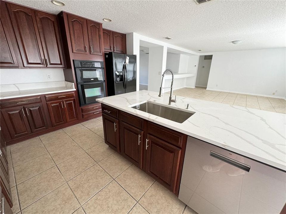 For Rent: $2,850 (4 beds, 2 baths, 3300 Square Feet)