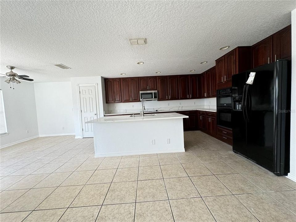 For Rent: $2,850 (4 beds, 2 baths, 3300 Square Feet)